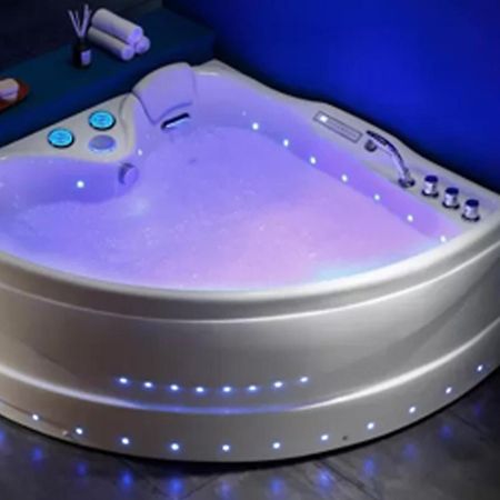 Love Room- Spa- Escale Amoureuse Puygaillard-de-Quercy Buitenkant foto