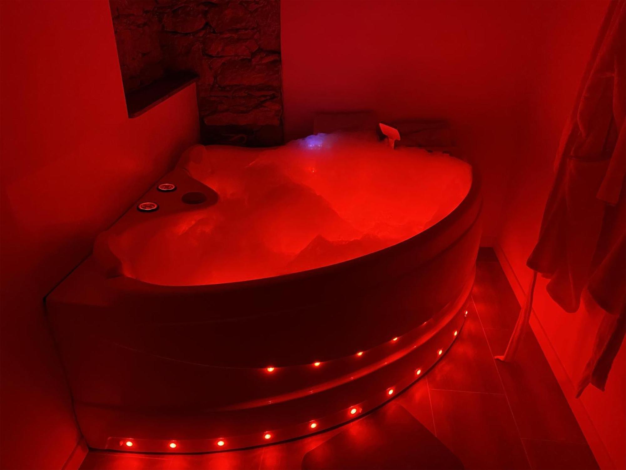 Love Room- Spa- Escale Amoureuse Puygaillard-de-Quercy Buitenkant foto