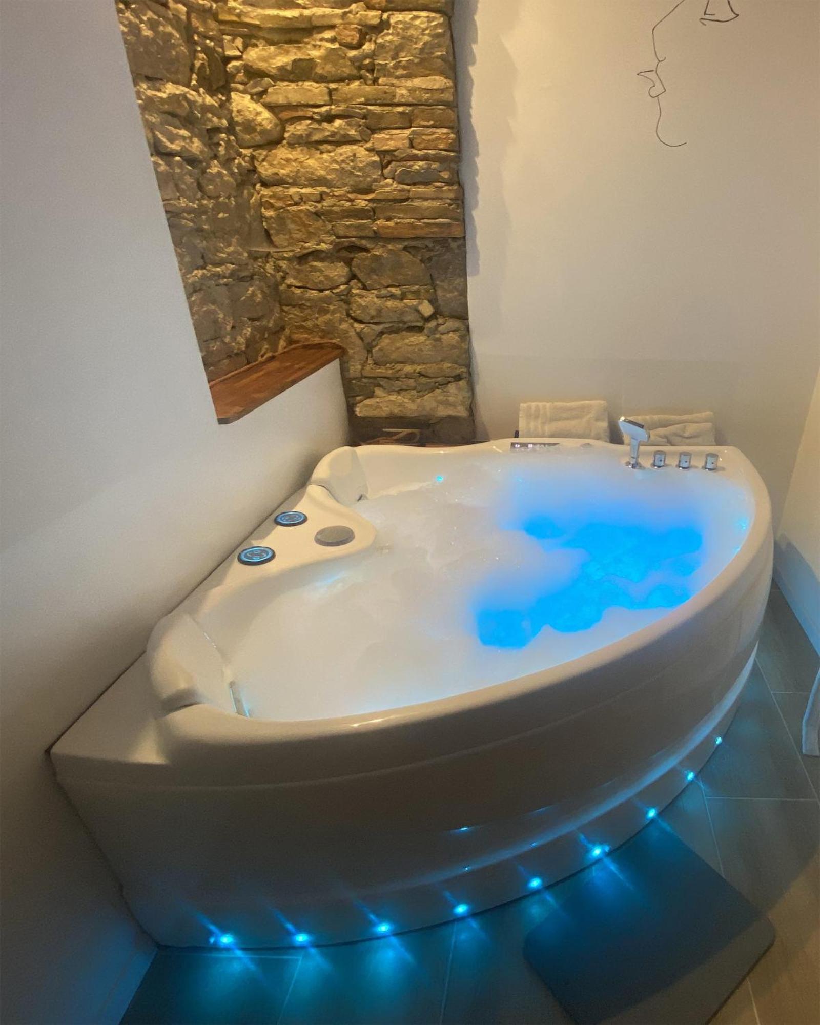 Love Room- Spa- Escale Amoureuse Puygaillard-de-Quercy Buitenkant foto